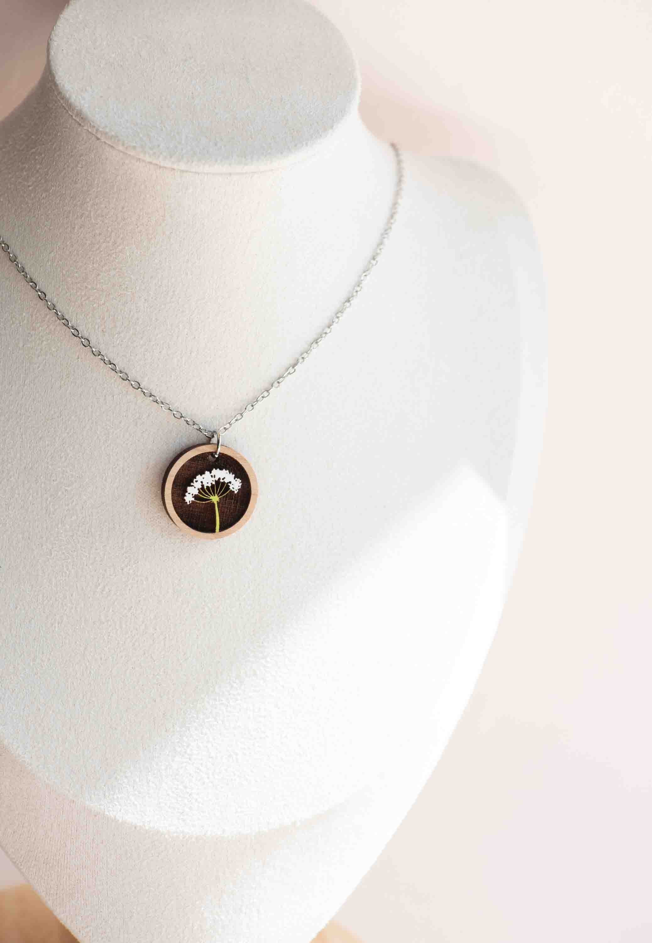 Hand Painted Cow Parsley Wooden Necklace - NO64241