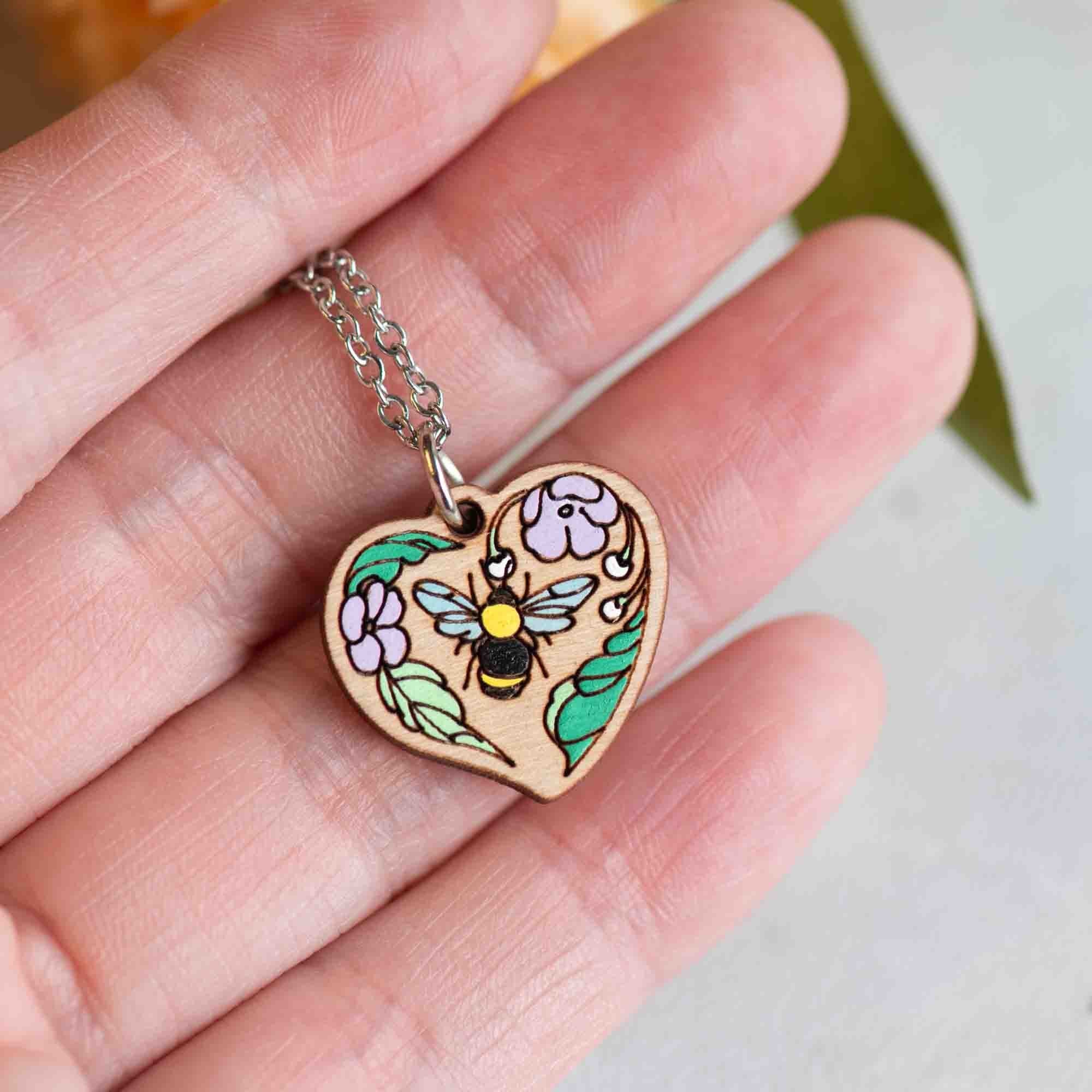 Flora Bee Heart Necklace - NO64123 - Robin Valley Official Store