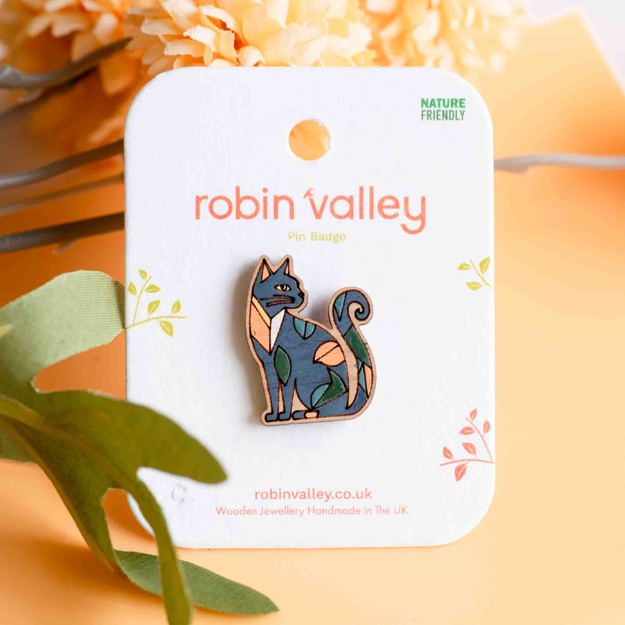 Hand - painted Flora Cat Wooden Pin Badge - PL40508 - Robin Valley Official Store