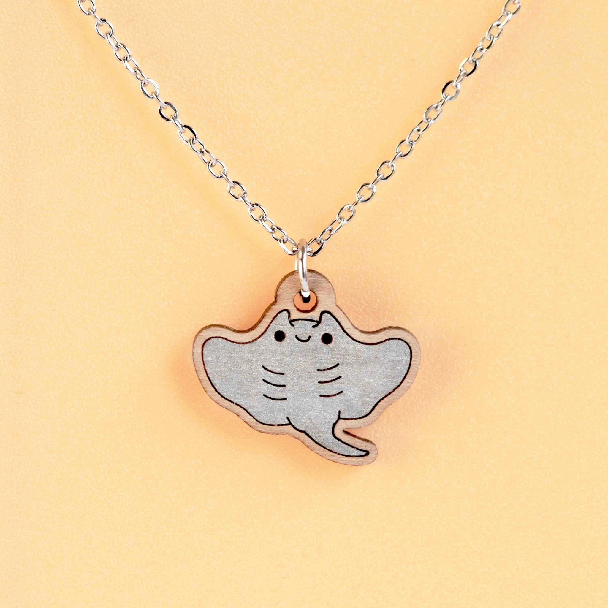 Hand Painted Manta Ray Wooden Necklace - NS63057 - Robin Valley Official Store