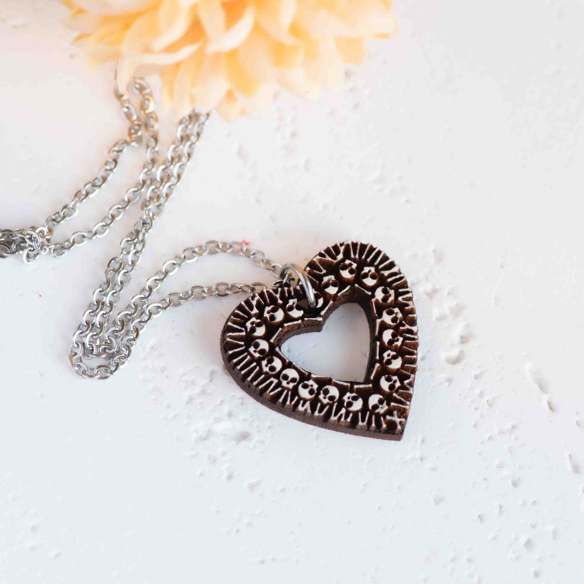 Hand Painted Skull Heart Wooden Necklace - NA65053 - Robin Valley Official Store