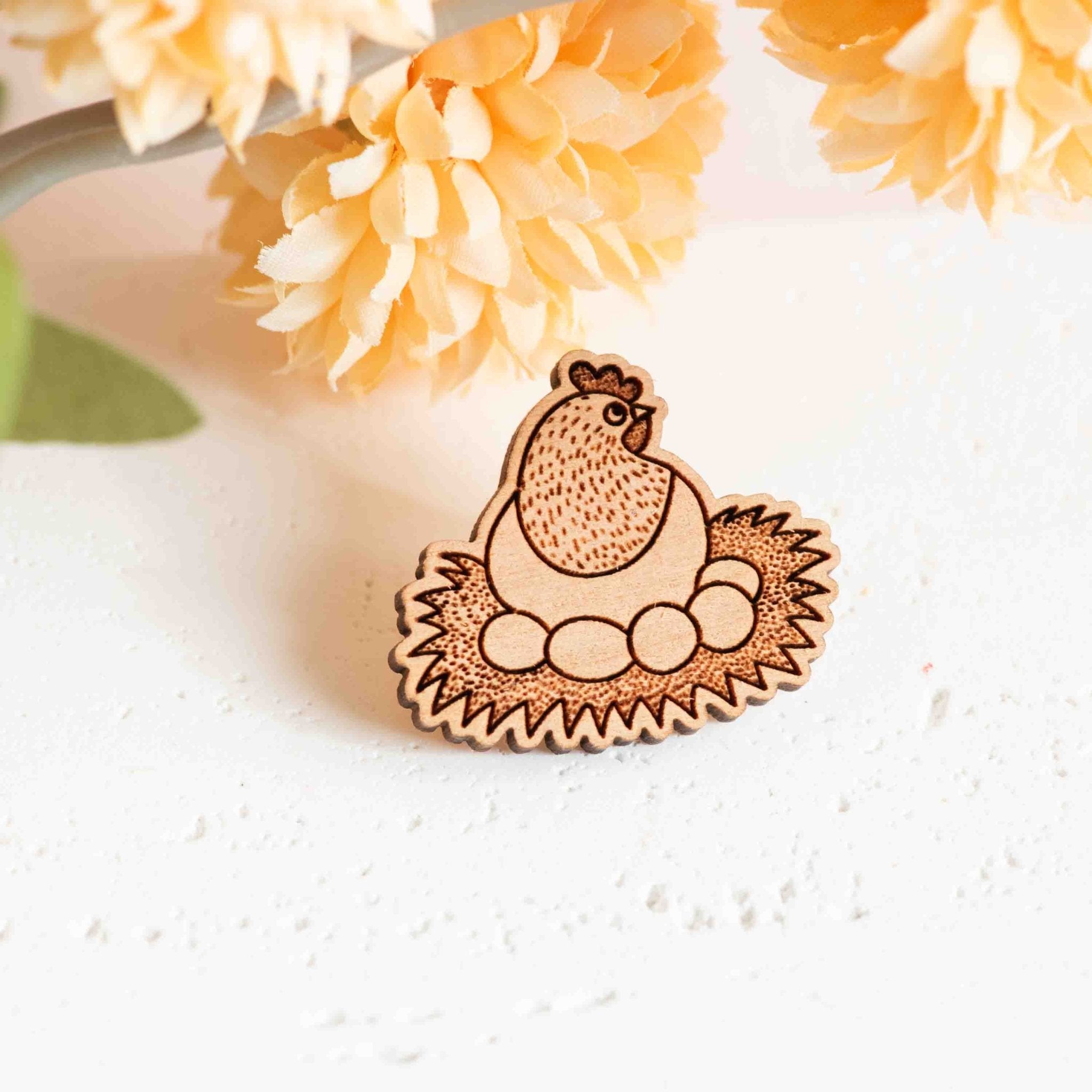 Hen with Eggs Easter Wooden Pin Badge - PL40409 - Robin Valley Official Store