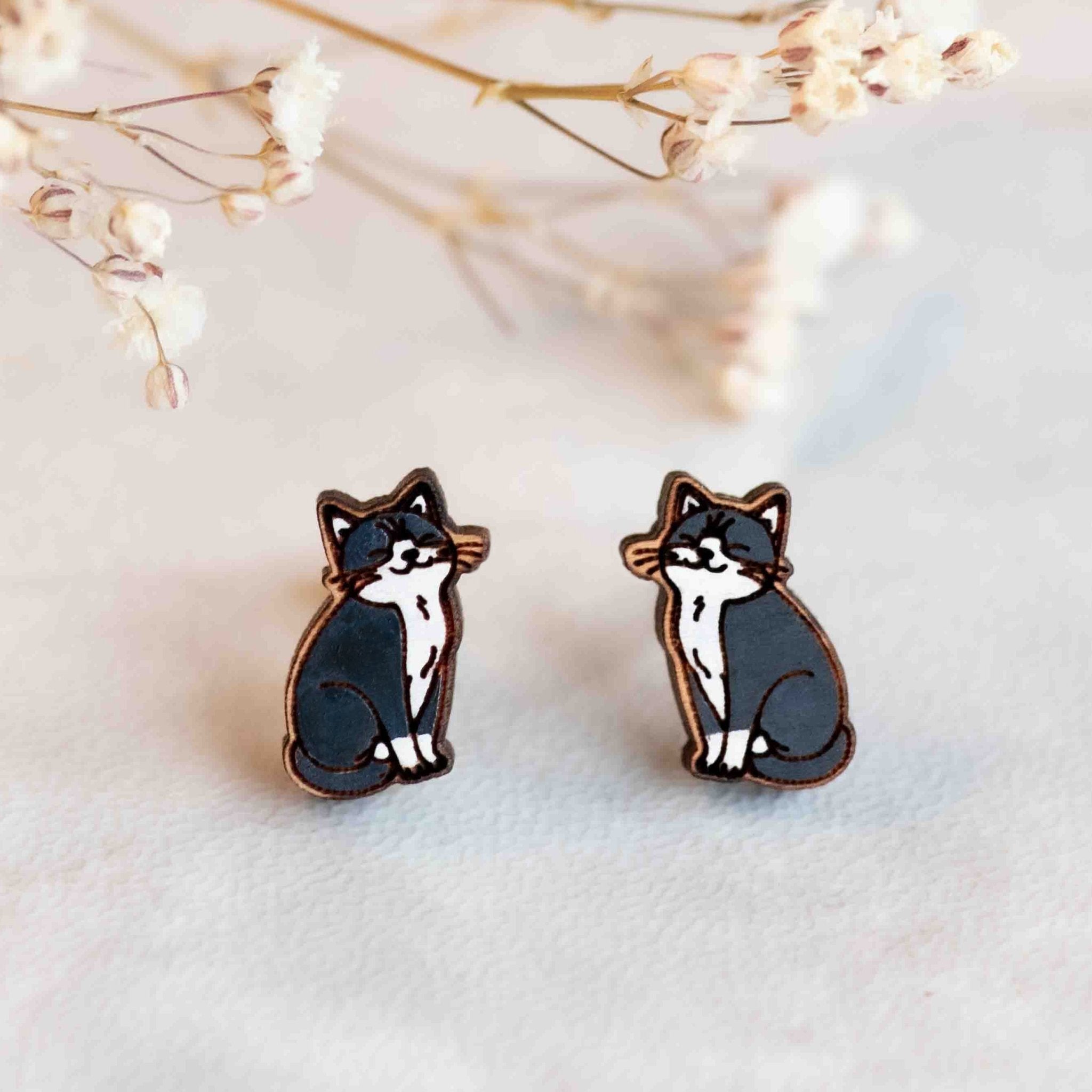 Black_and_white_cat_earrings_cat_lovers_gift