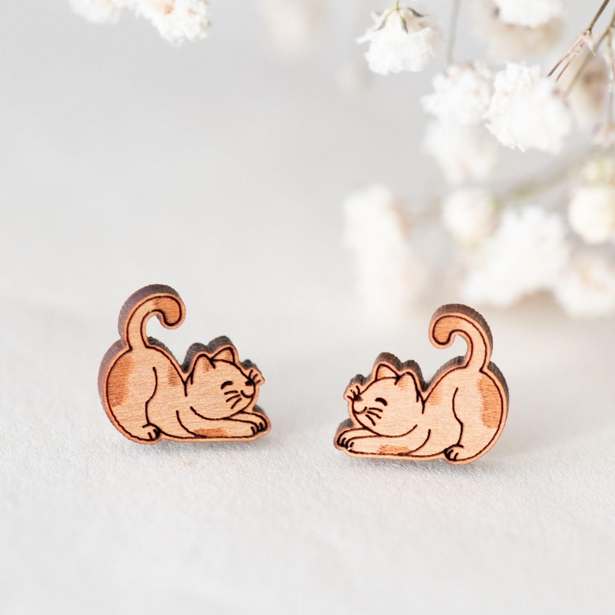 Cat (Stretching) Wood Earrings - EL10040 - Robin Valley Official Store