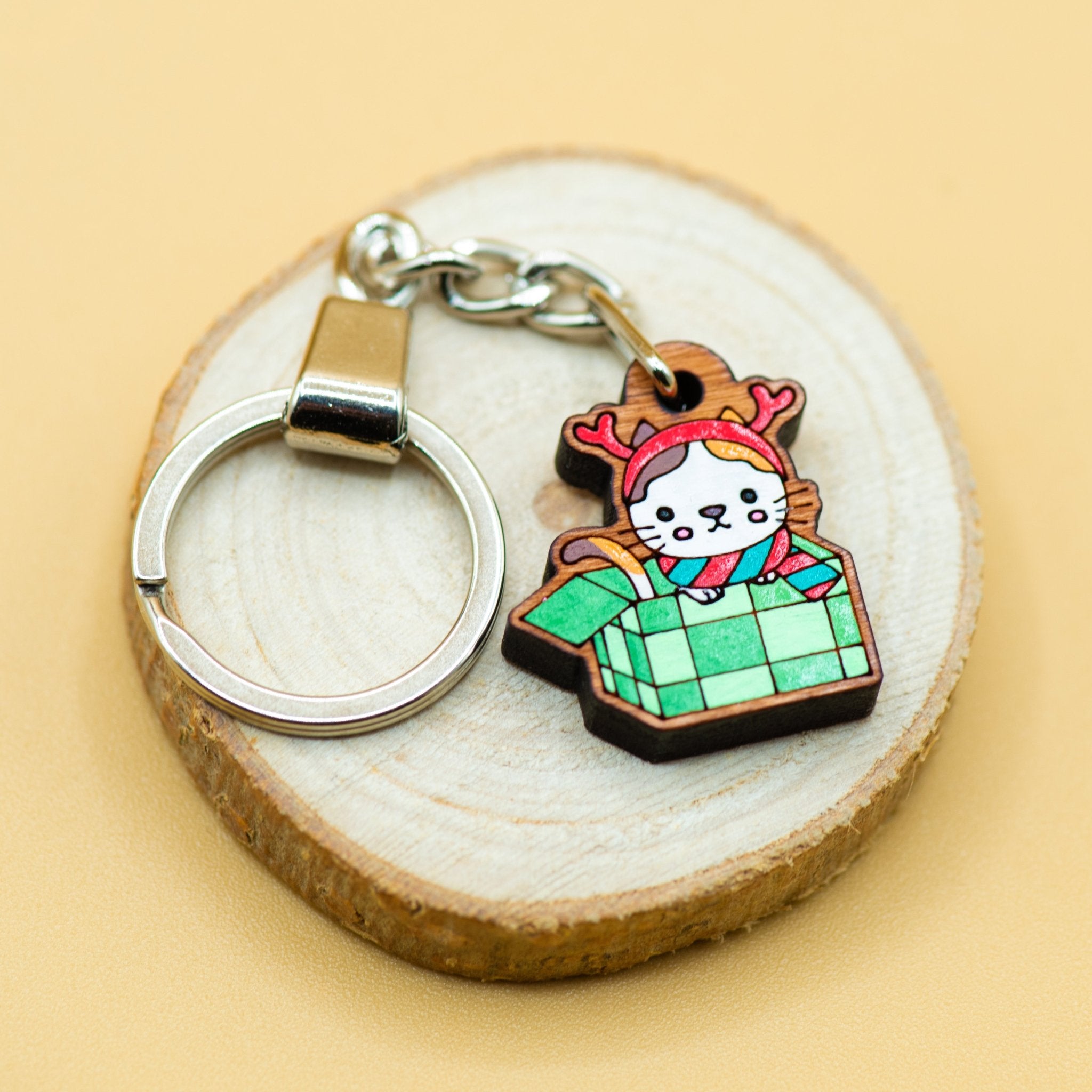 Christmas Cat in a Box Wooden Keyring - KL10269 - Robin Valley Official Store