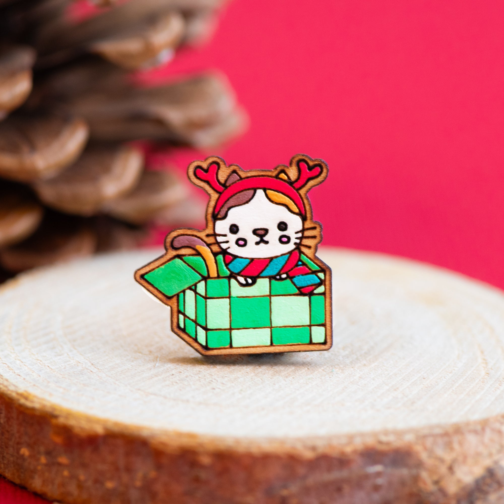 Hand-painted Cat in Gift Box Cherry Wood Pin Badge - PL40269 - Robin Valley Official Store