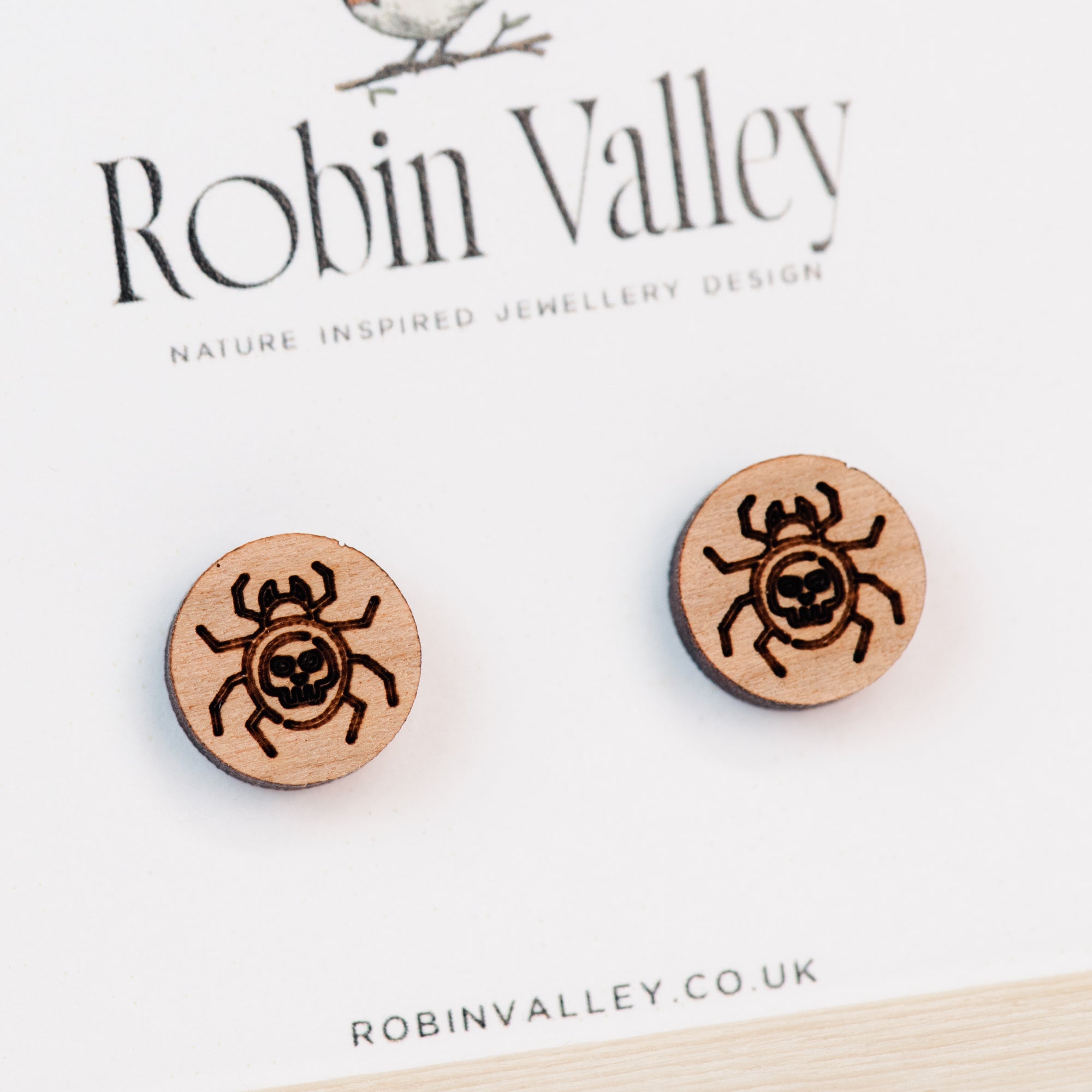 Poisonous Spider Skull Cherry Wood Stud Earrings - EO14053 - Robin Valley Official Store